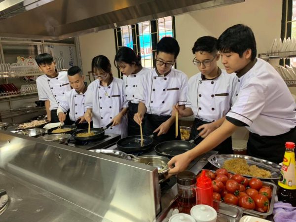 Nghề Bếp: Dễ học, dễ kiếm việc làm Nghề Bếp: Dễ học, dễ kiếm việc làm
