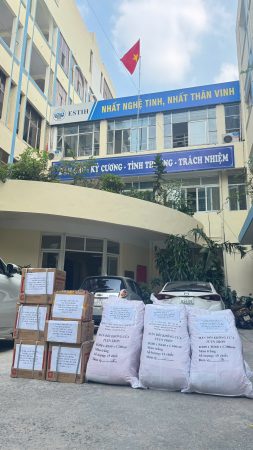 Cán bộ, giáo viên, nhân viên trường Trung cấp Kỹ thuật Hà Nội chung tay, góp sức hỗ trợ đồng bào bị ảnh hưởng bởi thiên tai, lũ lụt. Cán bộ, giáo viên, nhân viên trường Trung cấp Kỹ thuật Hà Nội chung tay, góp sức hỗ trợ đồng bào bị ảnh hưởng bởi thiên tai, lũ lụt.