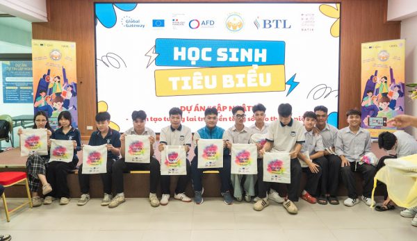 Trường TC Kỹ thuật tin học Hà Nội tham gia hoạt động “Chia sẻ kiến thức về giới và sức khỏe sinh sản cho học sinh lứa tuổi từ 15-18 tuổi” tại trường TC Kinh tế – Kỹ thuật Bắc Thăng Long.