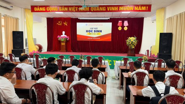 TRƯỜNG TRUNG CẤP KỸ THUẬT TIN HỌC HÀ NỘI TỔ CHỨC CHƯƠNG TRÌNH GẶP MẶT HỌC SINH ĐẦU NĂM HỌC 2026 – 2027.
